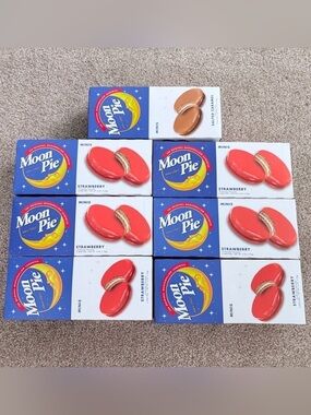 NIB moon pies 7 boxes of Strawberry & 1 caramel Minis Snack Pies- Red